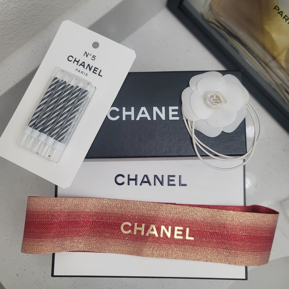Chanel Fun bundle Mirror, candles, ribbon, flower band and box.